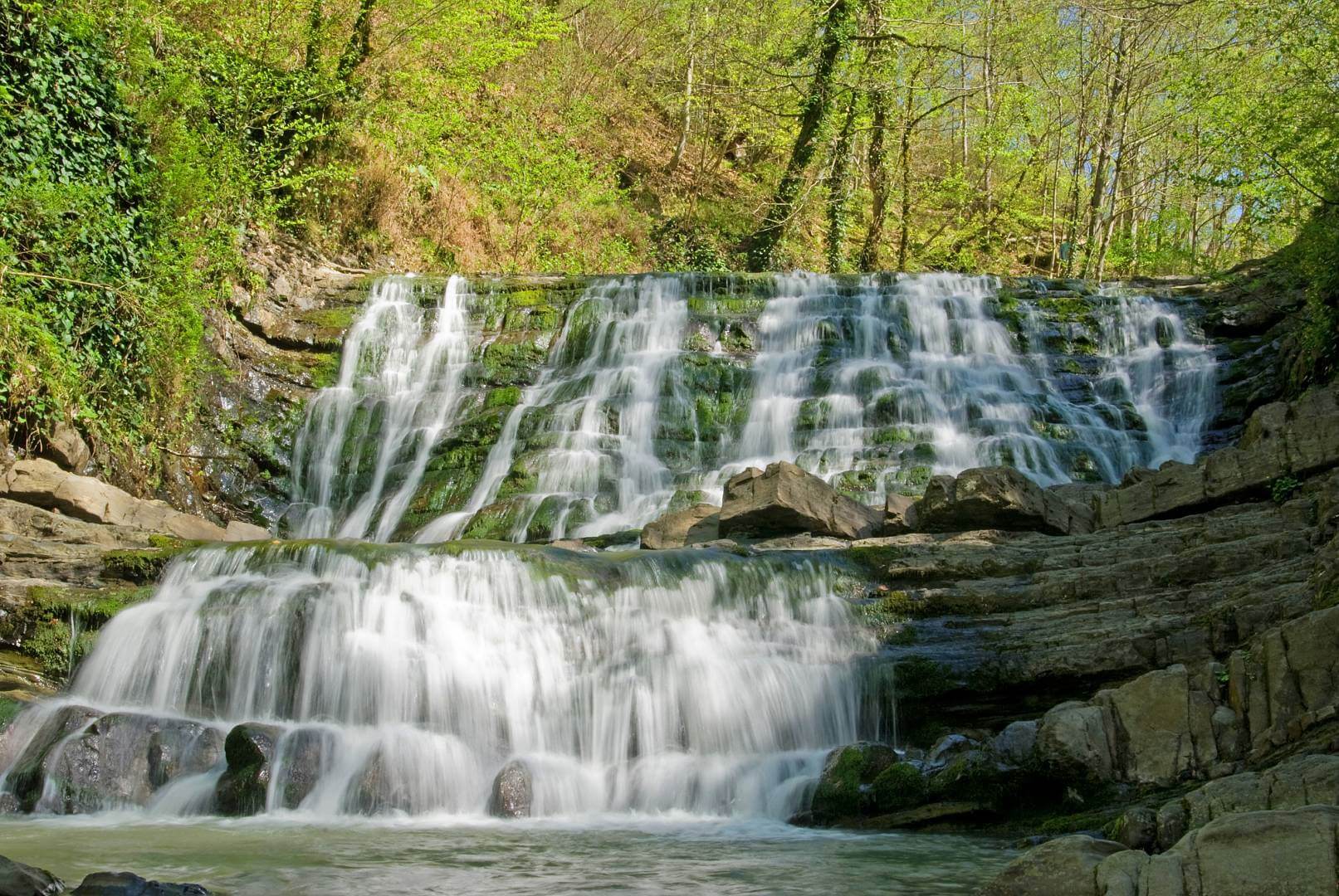 Пейзаж с водопадом Сочи
