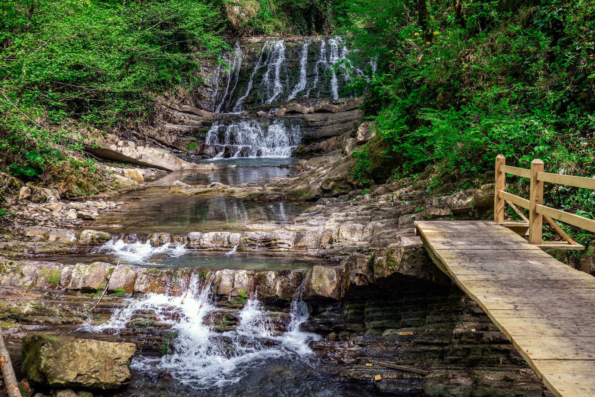 Фотография 33 водопадов