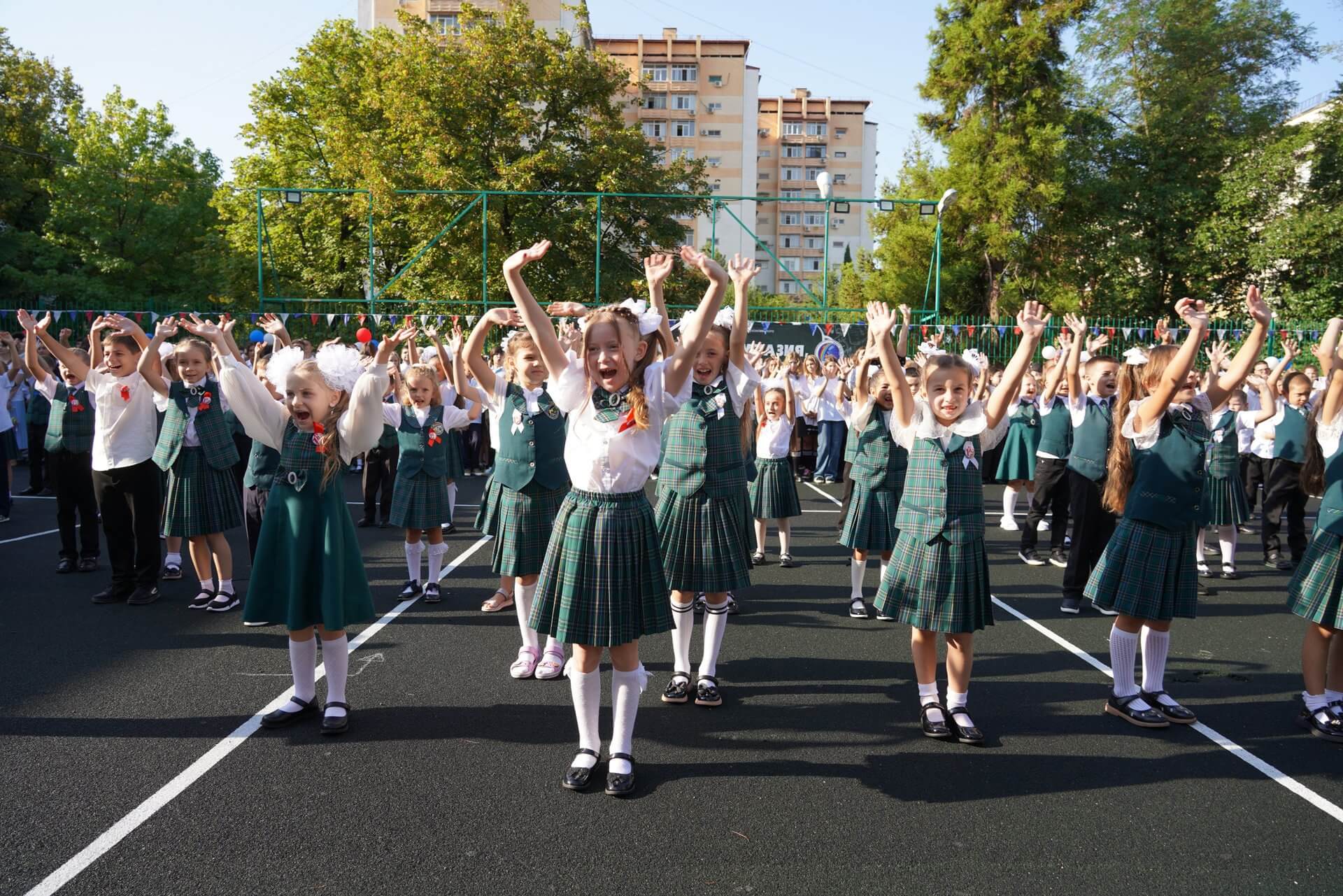 На фото дети Сочи